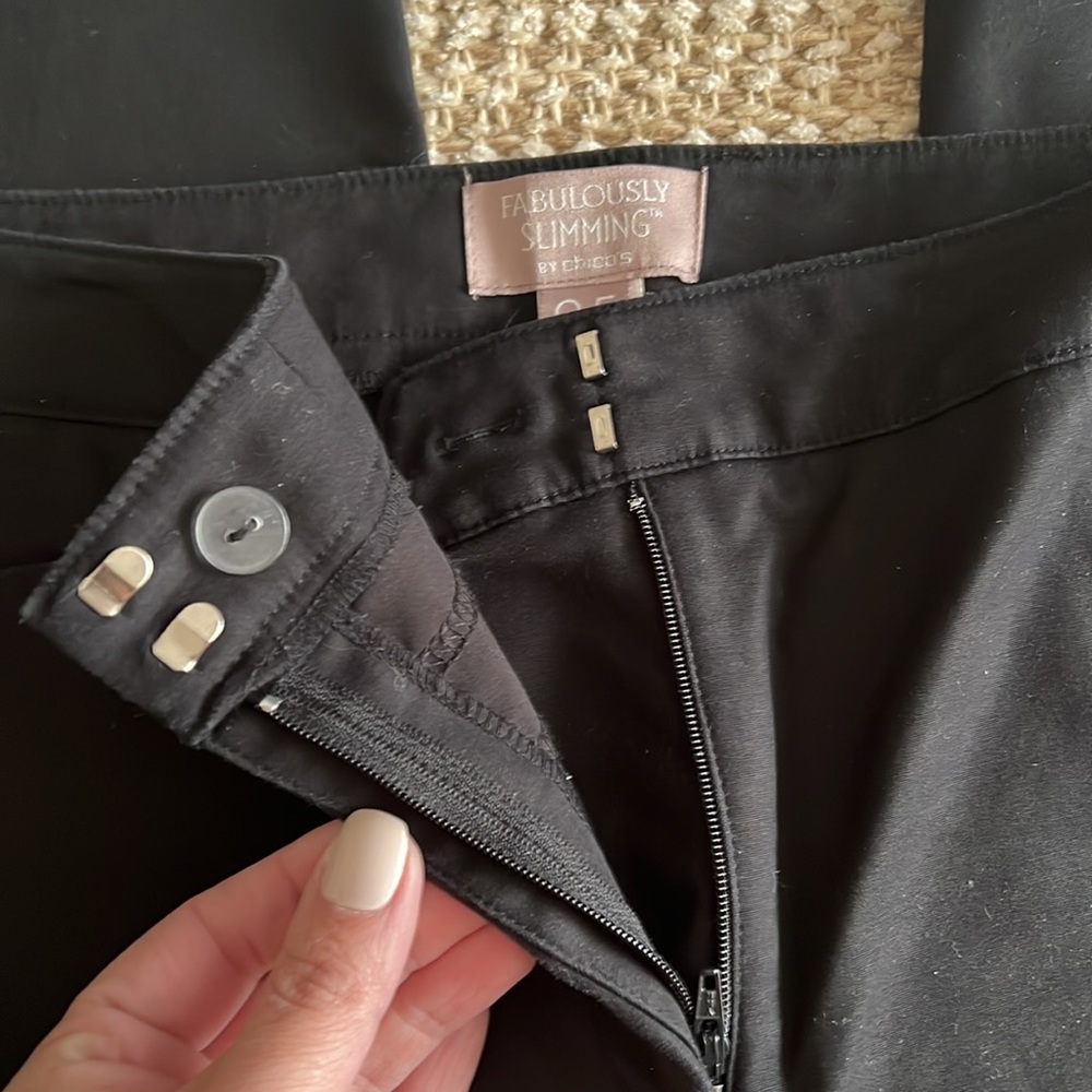 EUC! Chico's Fabulously Slimming, Ankle Crop, Black, 0.5 (6) - Picture 4 of 5
